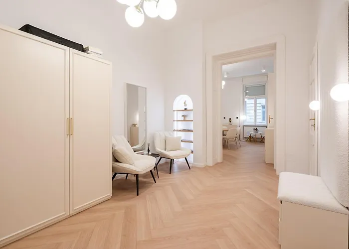 Prestige Elegant 3-Bdr Apartment