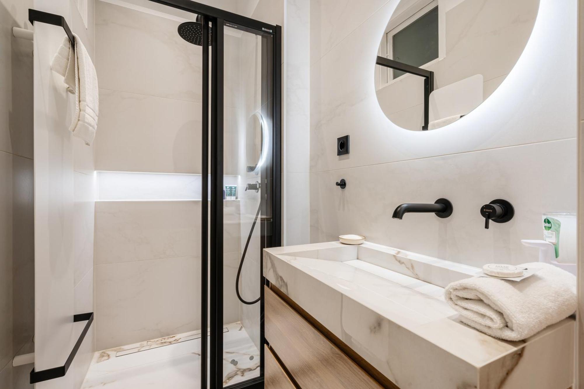 Prestige Elegant 3-bdr Apartment *